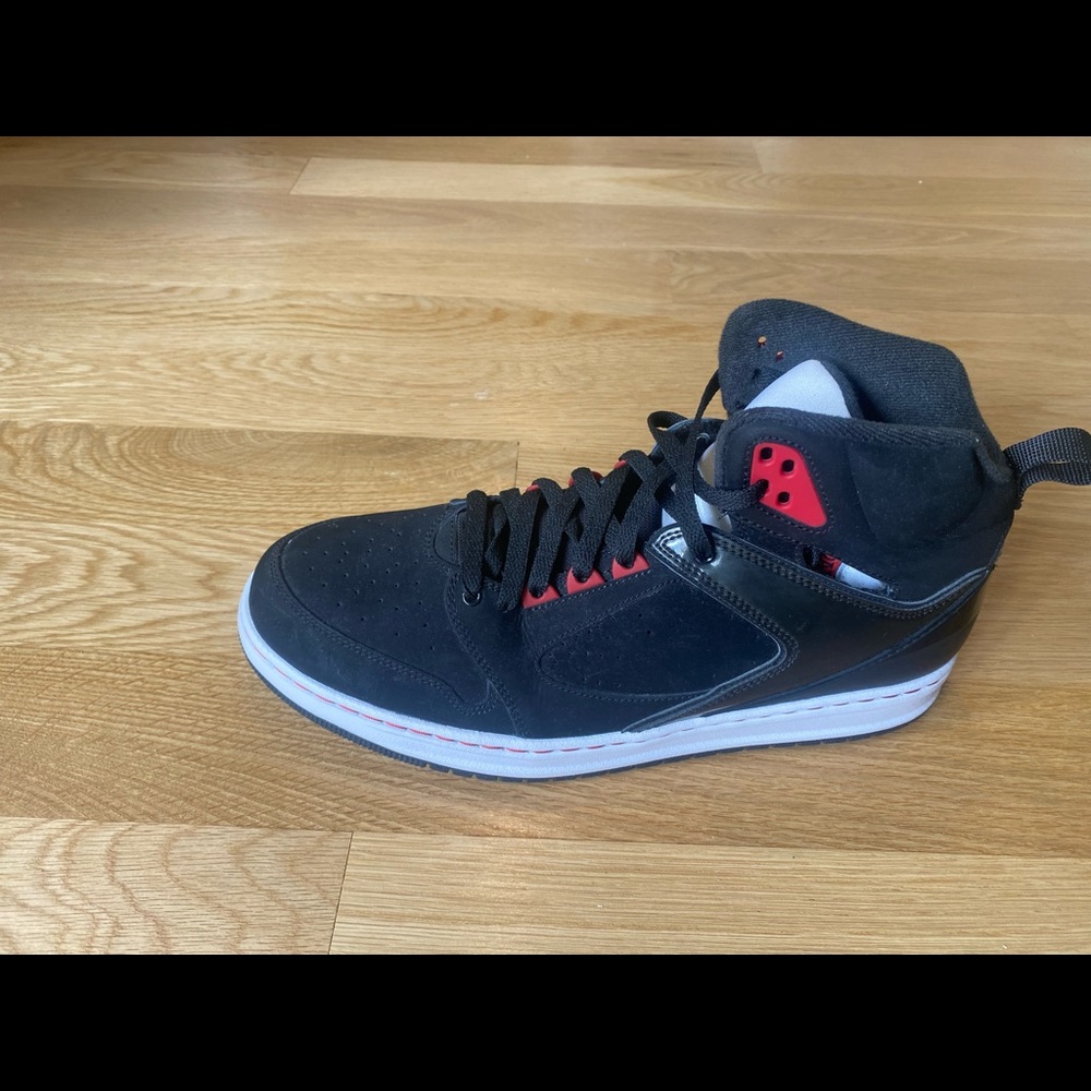 Left Shoe Only! Nike Jordan Sixty Club, Black Gym Left sneaker only size 12